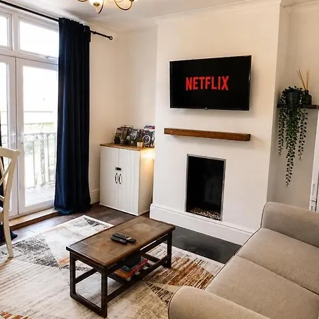 Appartement 4 Bedroom House Eastville Sleeps 9 Contractors Long Bristol