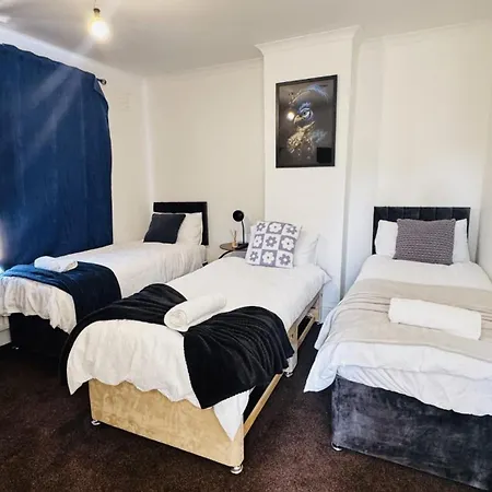 Appartement 4 Bedroom House Eastville Sleeps 9 Contractors Long *