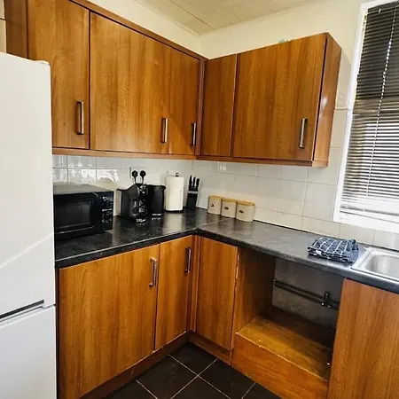 Апартаменты 4 Bedroom House Eastville Sleeps 9 Contractors Long *