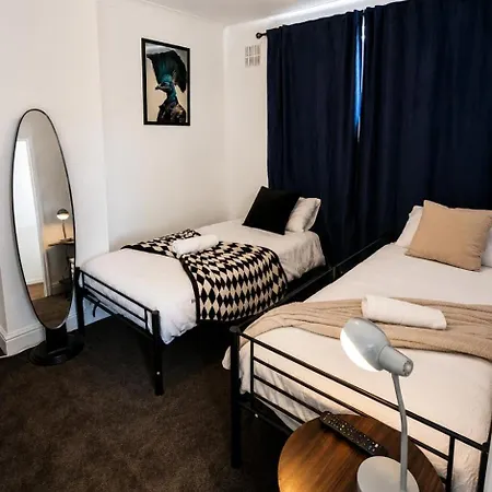 Appartement 4 Bedroom House Eastville Sleeps 9 Contractors Long