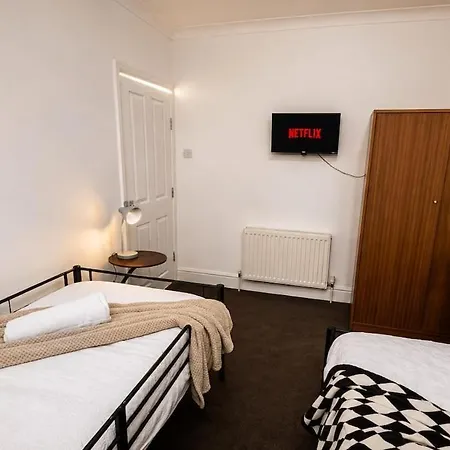 Appartement 4 Bedroom House Eastville Sleeps 9 Contractors Long