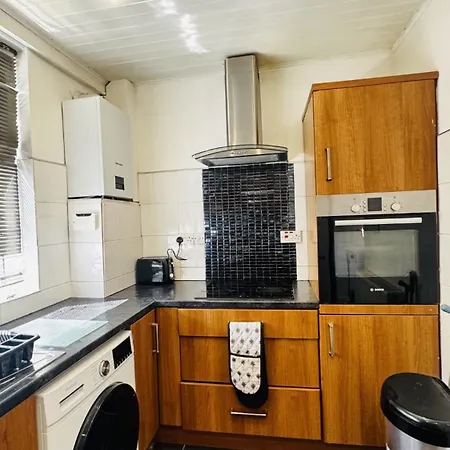 4 Bedroom House Eastville Sleeps 9 Contractors Long * Bristol